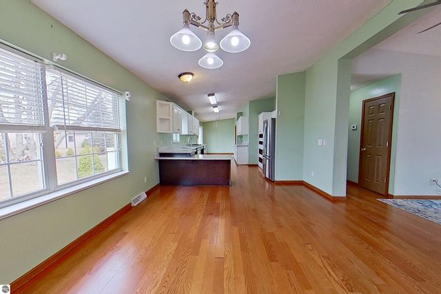 28 W Broomfield Road, Mt Pleasant, MI 48858