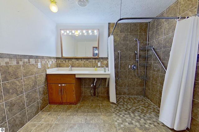 28 W Broomfield Road, Mt Pleasant, MI 48858