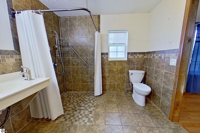 28 W Broomfield Road, Mt Pleasant, MI 48858