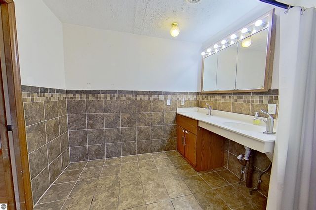 28 W Broomfield Road, Mt Pleasant, MI 48858