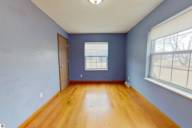 28 W Broomfield Road, Mt Pleasant, MI 48858