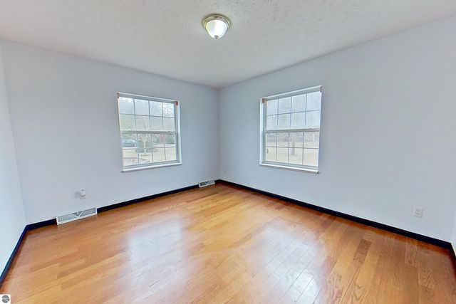 28 W Broomfield Road, Mt Pleasant, MI 48858