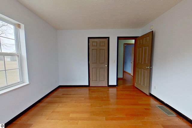 28 W Broomfield Road, Mt Pleasant, MI 48858