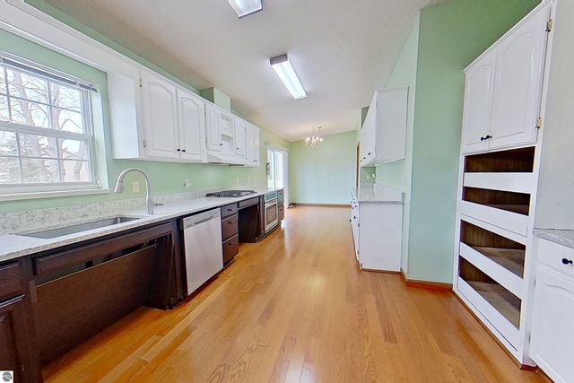 28 W Broomfield Road, Mt Pleasant, MI 48858