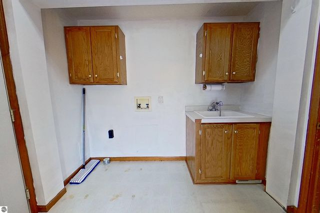 28 W Broomfield Road, Mt Pleasant, MI 48858