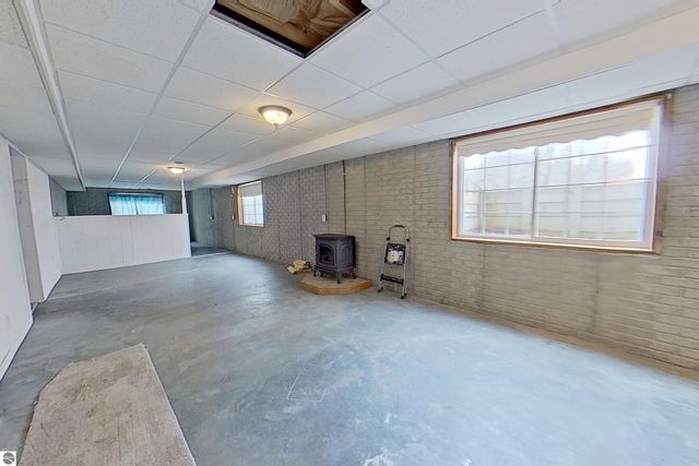 28 W Broomfield Road, Mt Pleasant, MI 48858