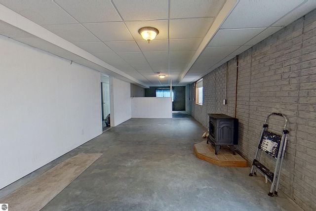 28 W Broomfield Road, Mt Pleasant, MI 48858