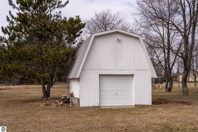 28 W Broomfield Road, Mt Pleasant, MI 48858