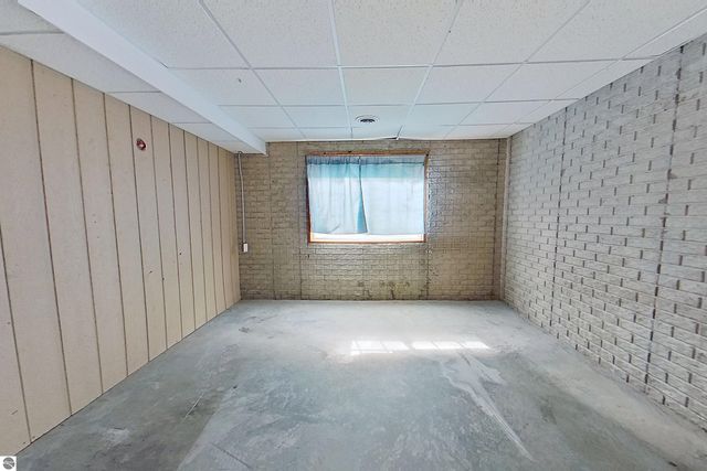 28 W Broomfield Road, Mt Pleasant, MI 48858