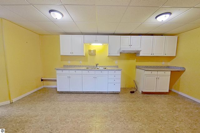 28 W Broomfield Road, Mt Pleasant, MI 48858