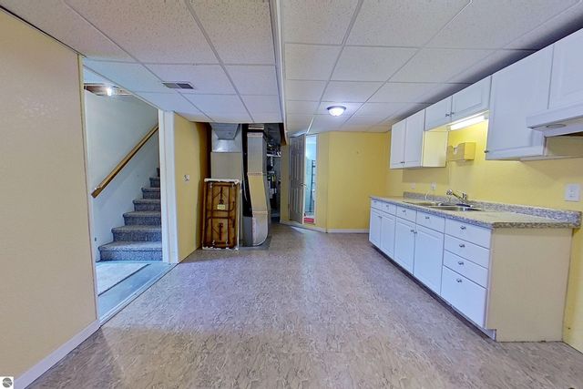 28 W Broomfield Road, Mt Pleasant, MI 48858