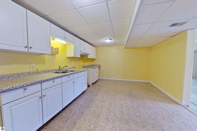 28 W Broomfield Road, Mt Pleasant, MI 48858