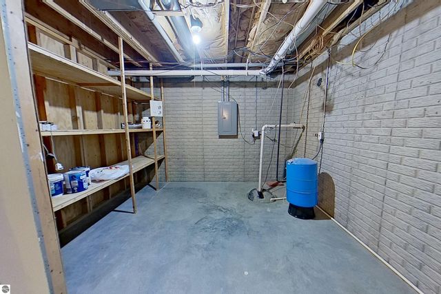 28 W Broomfield Road, Mt Pleasant, MI 48858