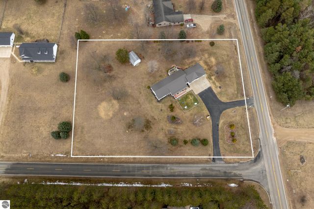 28 W Broomfield Road, Mt Pleasant, MI 48858