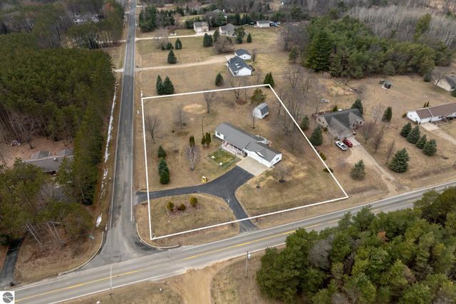 28 W Broomfield Road, Mt Pleasant, MI 48858