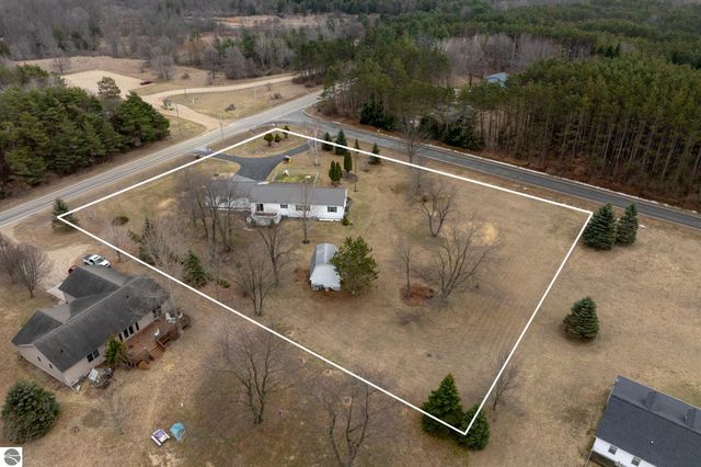 28 W Broomfield Road, Mt Pleasant, MI 48858