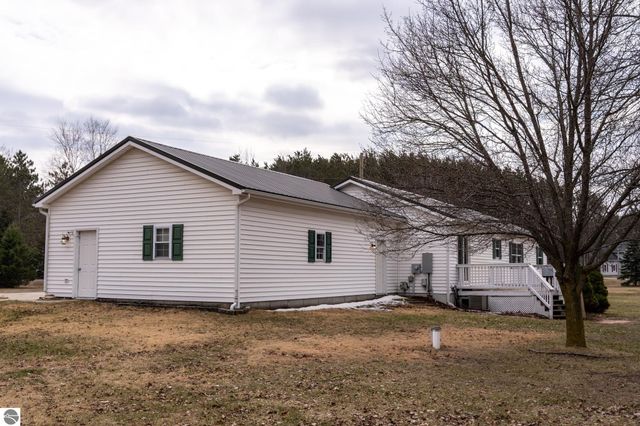 28 W Broomfield Road, Mt Pleasant, MI 48858