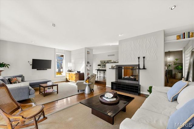 1248 Laclede Station Road, Richmond Heights, MO 63117