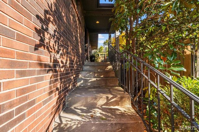 1248 Laclede Station Road, Richmond Heights, MO 63117