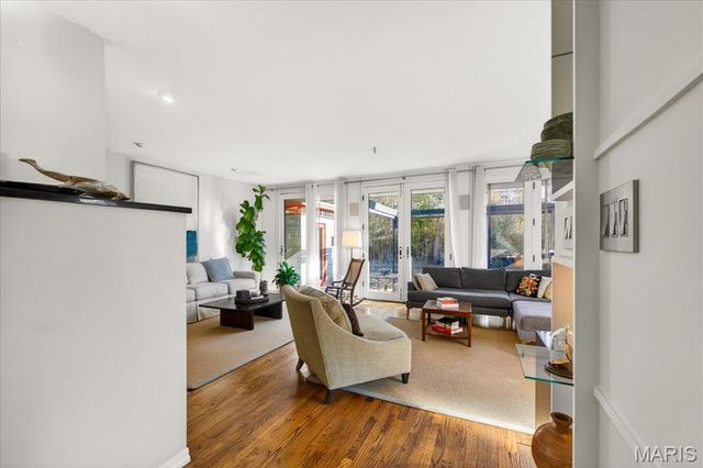 1248 Laclede Station Road, Richmond Heights, MO 63117