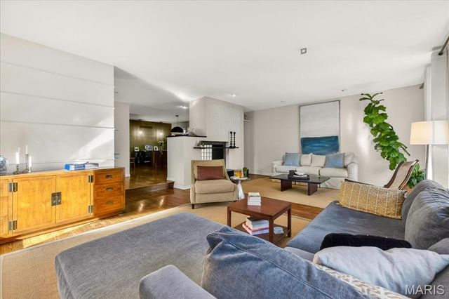 1248 Laclede Station Road, Richmond Heights, MO 63117