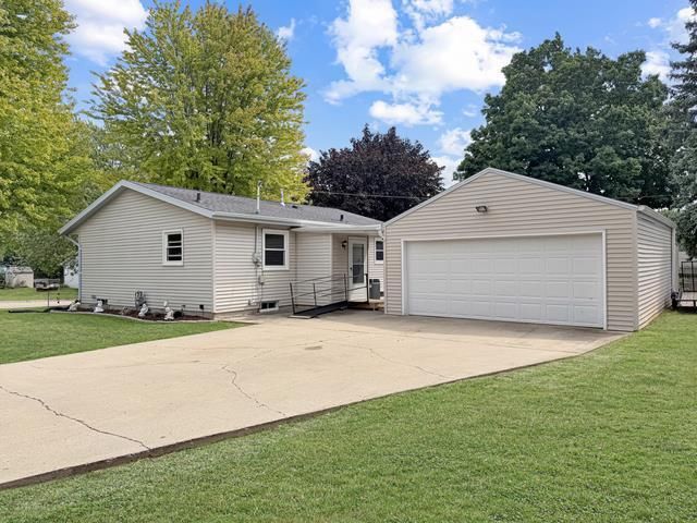 1003 MEADOW LANE, Neenah, WI 54956