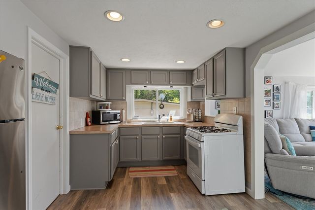10333 Walnut Drive, Three Rivers, MI 49093