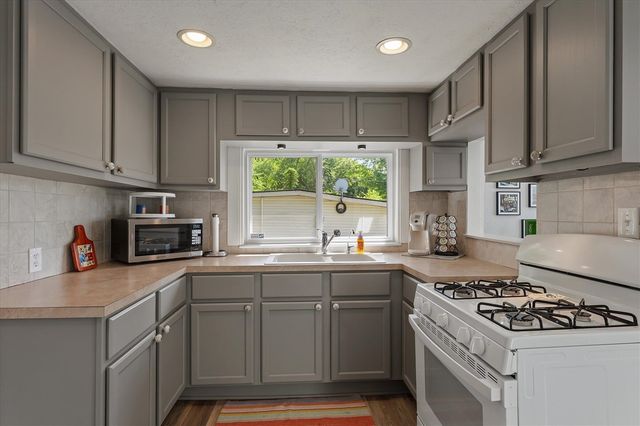 10333 Walnut Drive, Three Rivers, MI 49093