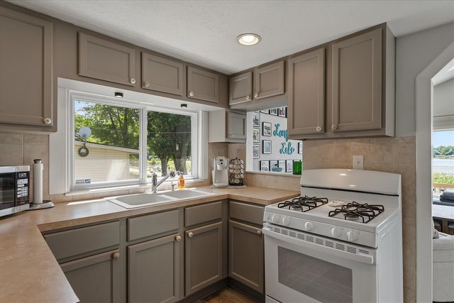 10333 Walnut Drive, Three Rivers, MI 49093