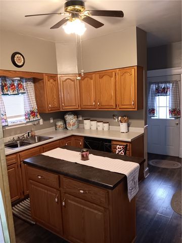 518 Walnut Ave, Scottdale, PA 15683