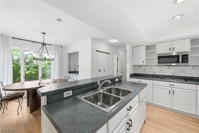 550 Russet Woods Lane 25, Aurora, OH 44202