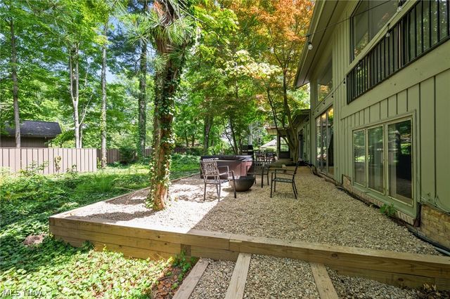 550 Russet Woods Lane 25, Aurora, OH 44202