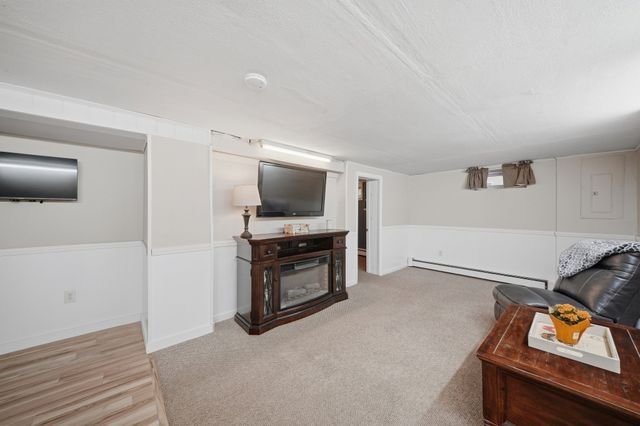 876 Chandler St, Tewksbury, MA 01876