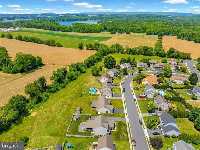 264 LONGLEAF DR, Blandon, PA 19510