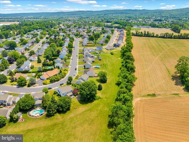 264 LONGLEAF DR, Blandon, PA 19510