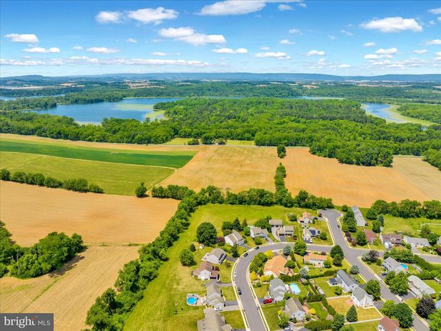 264 LONGLEAF DR, Blandon, PA 19510