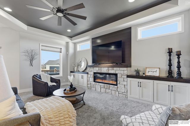 3922 S 213 Street, Elkhorn, NE 68022