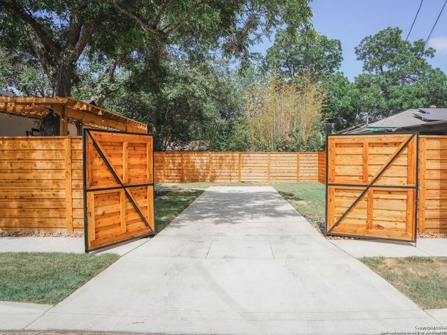 1215 Lamar, San Antonio, TX 78202