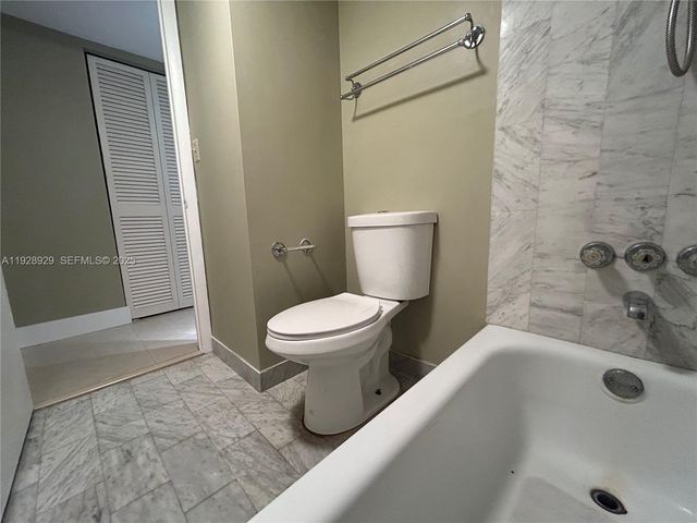 1450 Brickell Bay Dr 1706, Miami, FL 33131