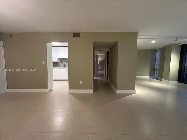 1450 Brickell Bay Dr 1706, Miami, FL 33131