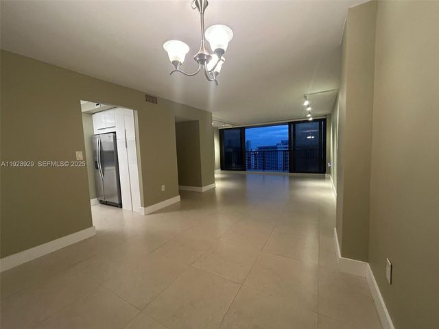 1450 Brickell Bay Dr 1706, Miami, FL 33131