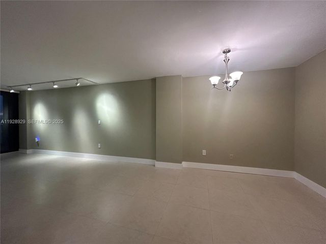 1450 Brickell Bay Dr 1706, Miami, FL 33131