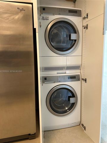 1450 Brickell Bay Dr 1706, Miami, FL 33131