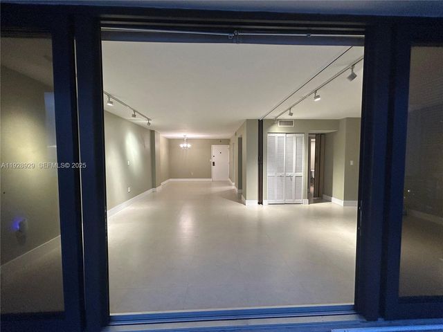 1450 Brickell Bay Dr 1706, Miami, FL 33131