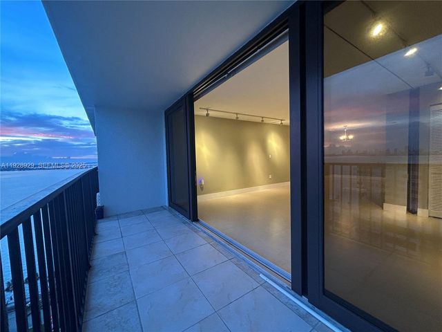 1450 Brickell Bay Dr 1706, Miami, FL 33131