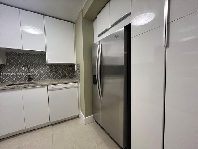 1450 Brickell Bay Dr 1706, Miami, FL 33131