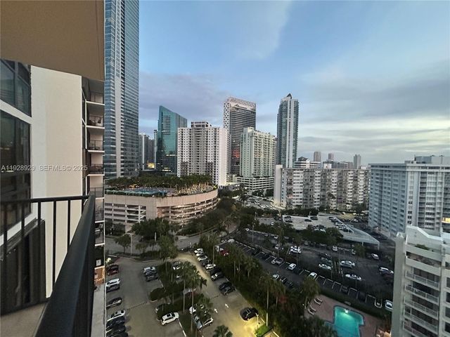 1450 Brickell Bay Dr 1706, Miami, FL 33131