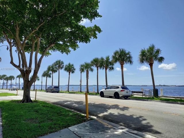 1450 Brickell Bay Dr 1706, Miami, FL 33131