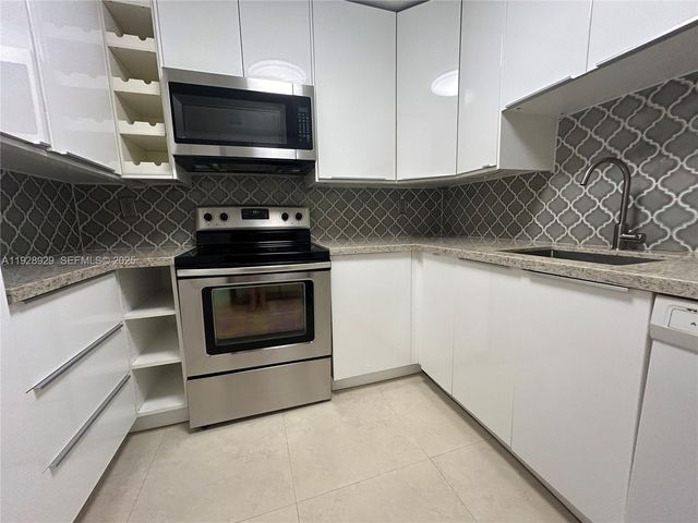 1450 Brickell Bay Dr 1706, Miami, FL 33131