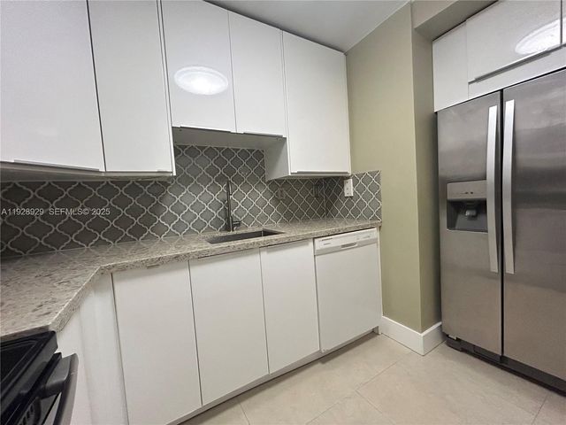 1450 Brickell Bay Dr 1706, Miami, FL 33131